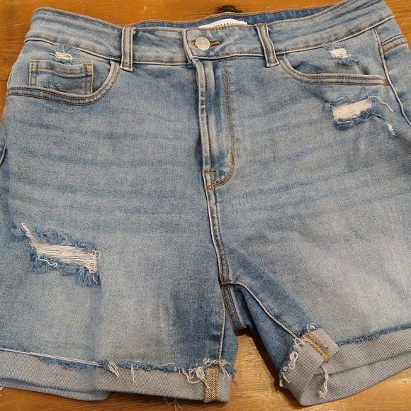 (Light Blue)Zenana Distressed Cuffed Raw Hem Denim Shorts - Picture 6 of 7